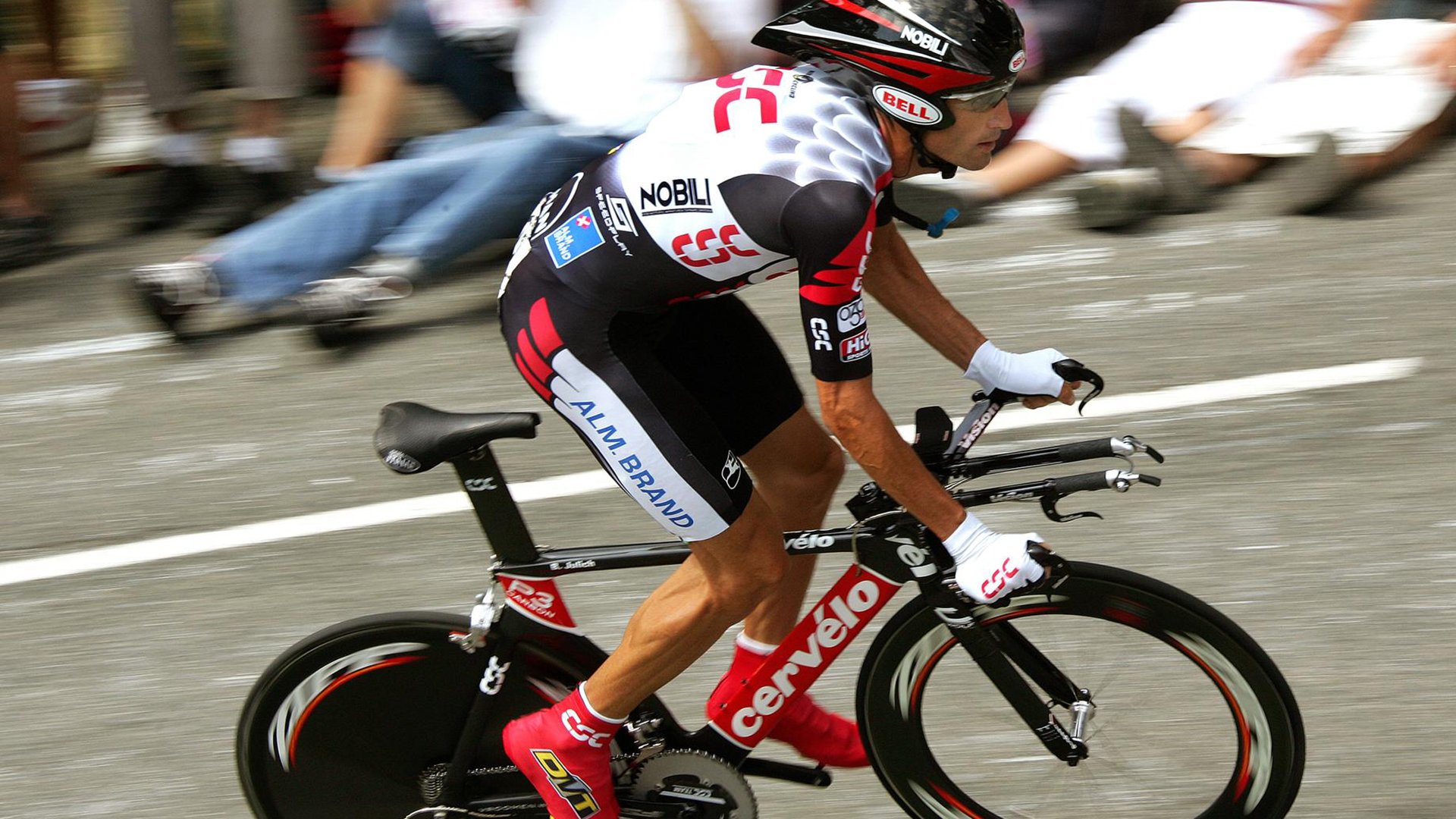 当姆巴佩在哥斯达黎加对阵美国的赛场上起舞，一场超越地理的冠军级启示