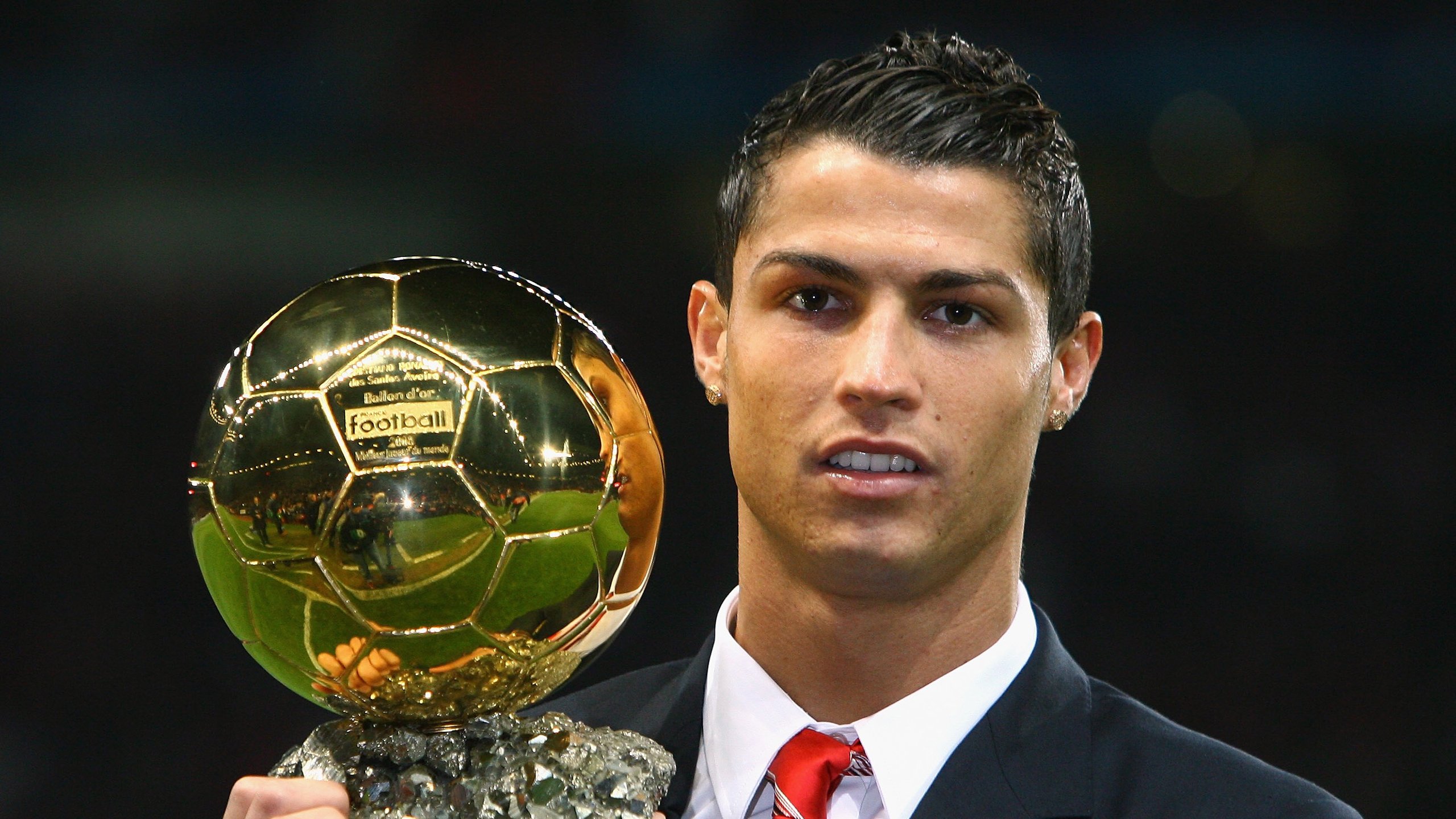 双重奏鸣，阿尔及利亚的逆袭之光与本泽马的德甲加冕夜