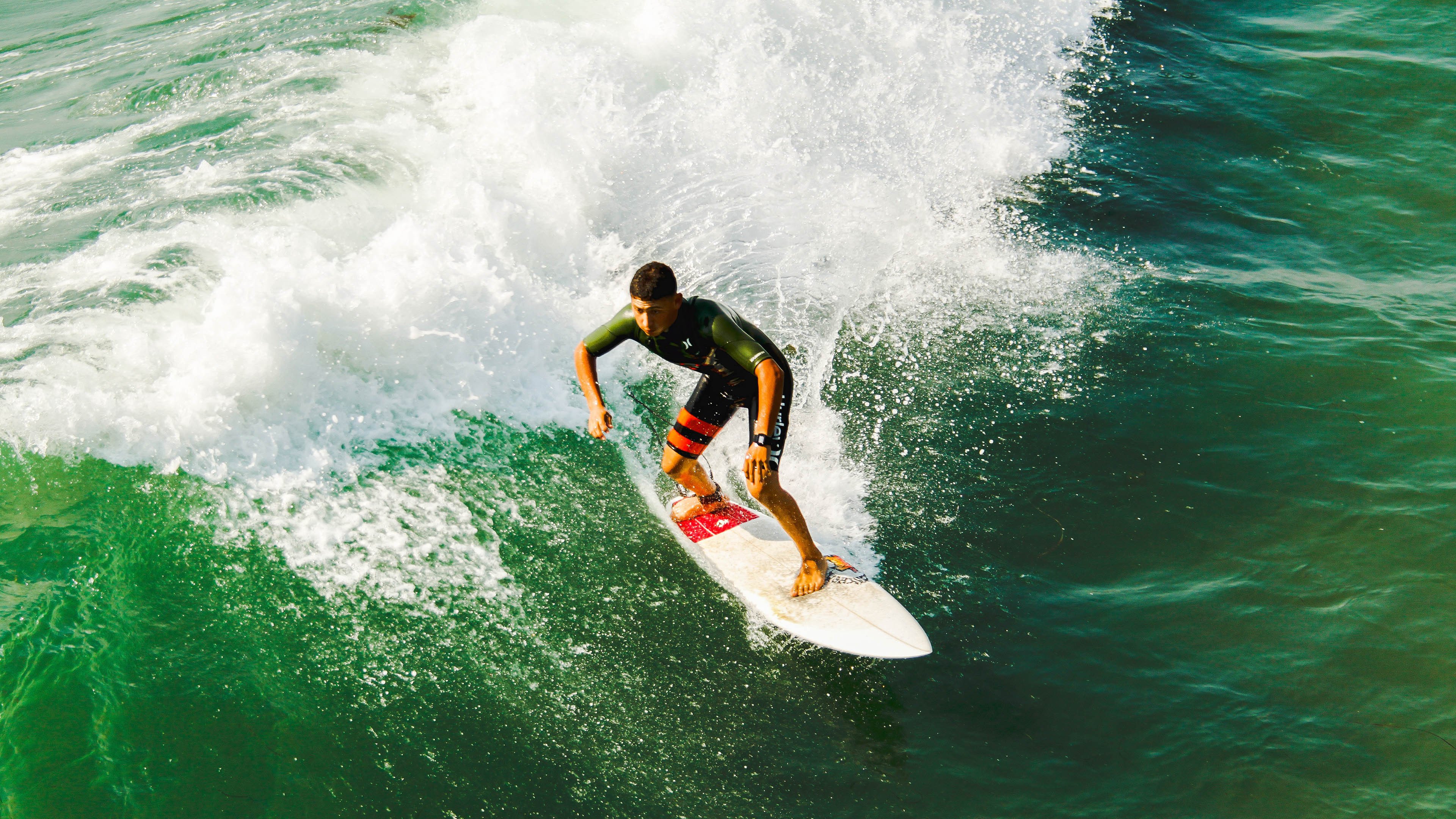 萨卡点燃圣西罗之夜,AC米兰战术完胜,曼城王朝遇阻