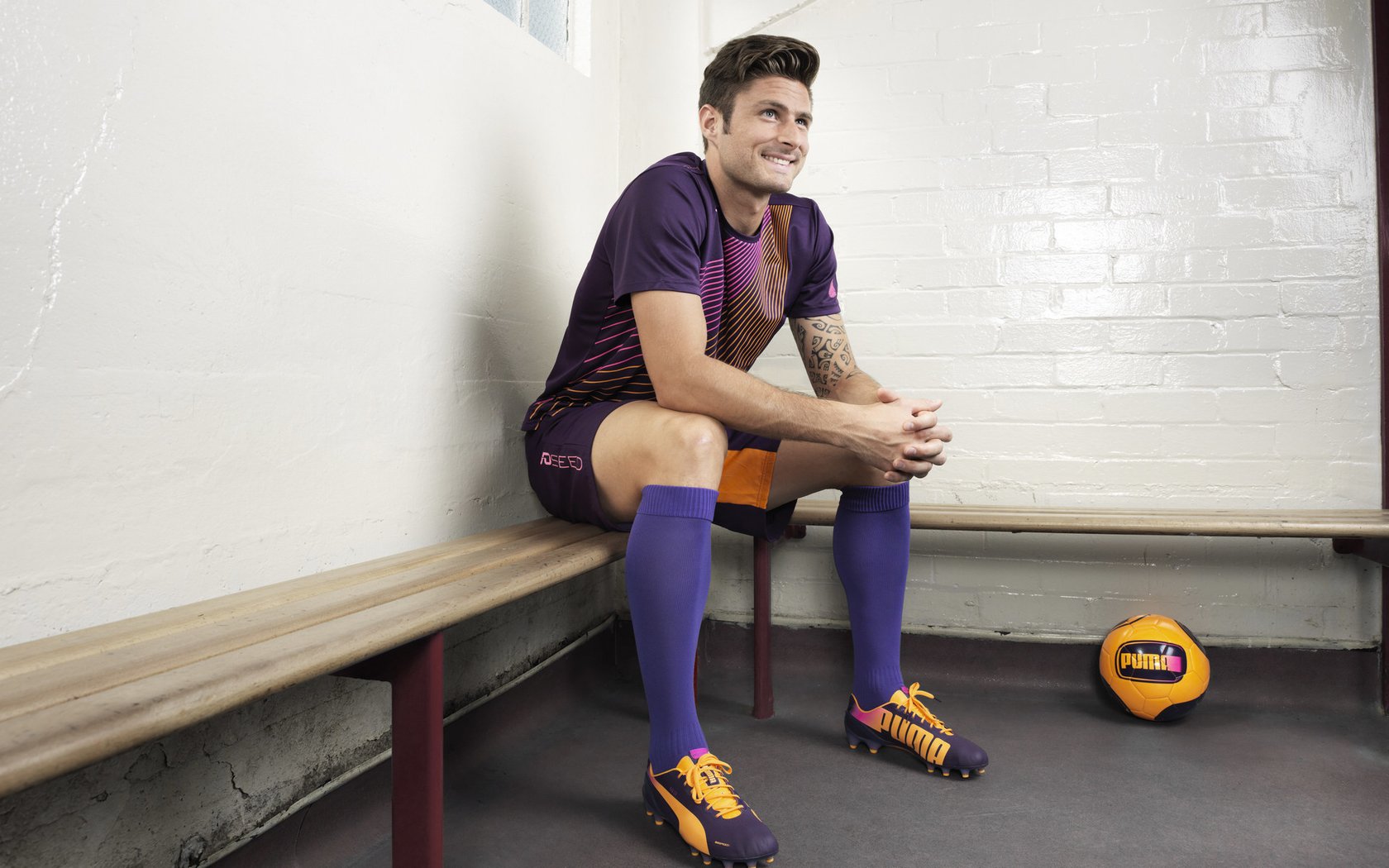 爱游戏在线-皮克攻防两端统治力尽显，希腊末节发力带走乌拉圭